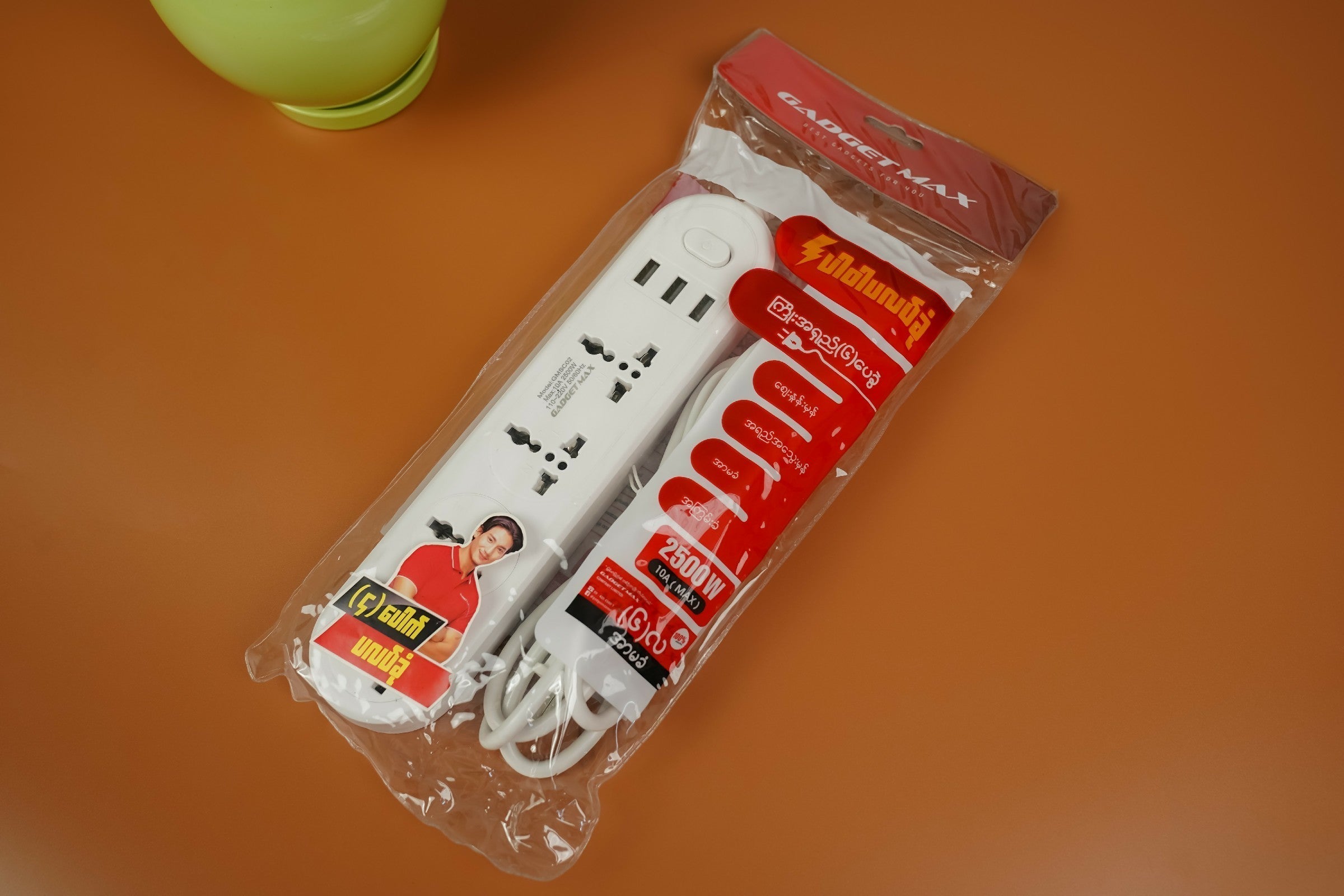 GADGET MAX GMSC02 2500W 10A MAX 4 PORTS AND 3USB 2M(US) (110-220V) (50-60Hz), (Power Socket)